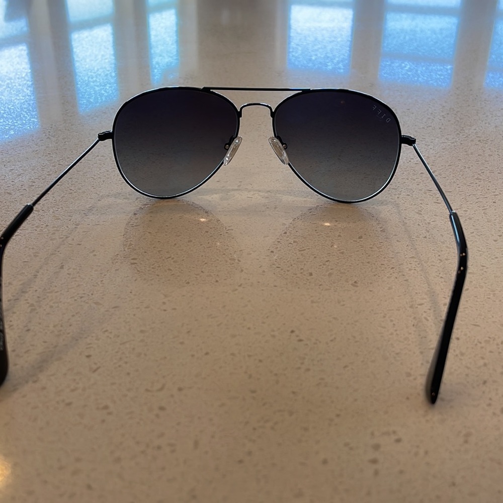 Diff Aviator Sunglasses With Case - image 3